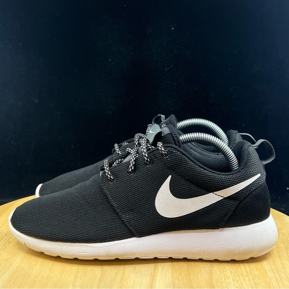 Nike Womens Roshe One 844994-002 Black Running Shoes Sneakers Size 8.5 - Picture 3 of 9